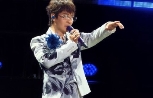 邰正宵在济宁演唱会上具体演唱了哪些经典歌曲？