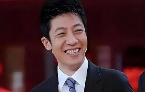 身家不菲依旧有软肋，50岁撒贝宁道出真相：最好孝顺，从不是同住