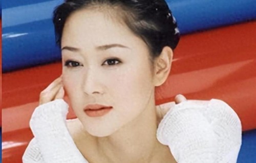 丈夫出轨8次，被闺蜜蒋勤勤背叛，43岁抑郁后在家中烧炭自尽