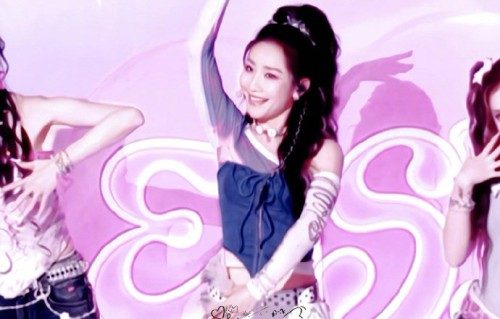 陶昕然撞脸大先生女儿，甜酷气质如出一辙