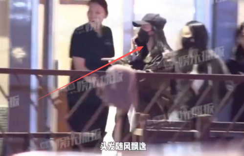 离婚33天后首同框，姚晨曹郁深夜聚餐，结束后各走一方无尴尬