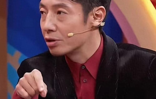 五一，撒贝宁丈母娘全家来武汉，跨国界家庭大团聚，李白在旁翻译