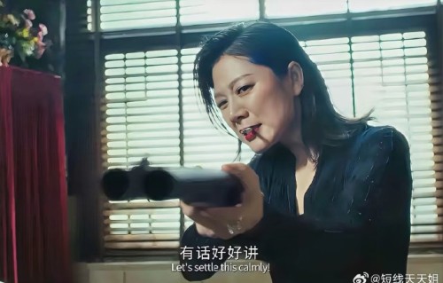 电影《追恶》中王真儿饰演的夜总会老板娘，为何说她的善恶边界很模糊？|释小龙|异化|女性|人性|生存