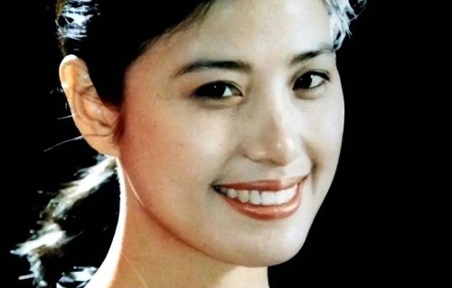 66岁吴玉华近况曝光！再婚嫁给画家生下龙凤胎 ，如今婚姻生活很幸福