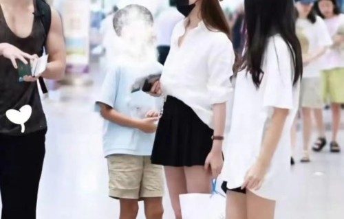 湾湾博主透露，汪小菲大S所生的两个孩子，与小S及S妈关系特别好