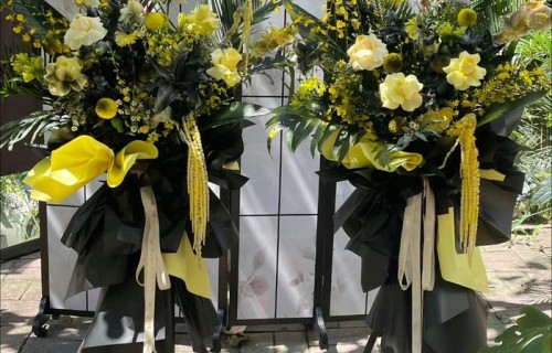 孟子义为时代少年团丁程鑫张真源送花篮显情谊