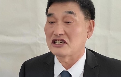 大衣哥朱之文亮相新青年音乐节，回应出道15年再次翻红