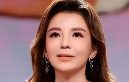 央视女主持朱迅又上热搜了，因为她突然讲起了二十年前的手术