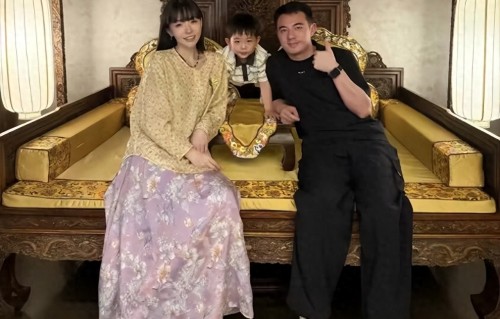 夕又米晒三世同堂照庆木婚，4岁儿子虎头虎脑，18岁女儿留学国外 