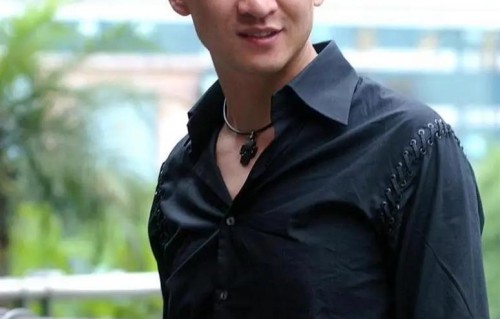 55岁周杰现状：没戏拍就在东北种地，父母接连去世，至今未婚未育