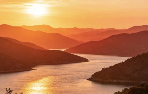 岁月自有温柔，时光不负朝夕，余生静享人间清欢