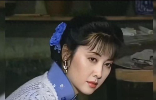 这个时候她已经四十多岁了，还是这么美，不愧是最美女儿国国王