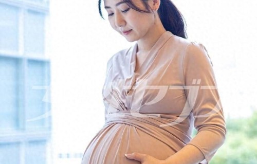 福原爱三胎得子，前夫祝福现任低调，她却继续上班不靠男人