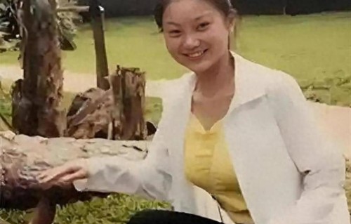 陈婷18岁照片曝光，难怪张艺谋会娶她，青涩模样太迷人