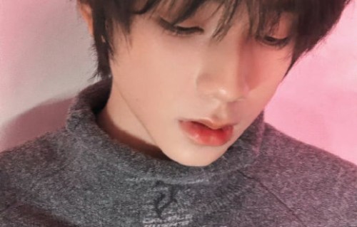 王橹杰翻出15岁库存照引热议，粉丝追问：新物料去哪了？|自拍|滞后性|滤镜|三亚|猛男