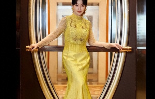 赵雅芝金色流苏裙出镜，珠光宝气，被赞不老女神！