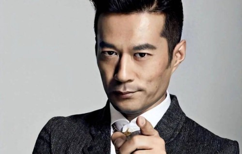 54岁谭凯近况曝光！一直坚持不婚不育，如今与年迈母亲相依为命