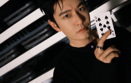 黄晓明为了备考博士推掉了哪些工作，对他的演艺事业有何影响？