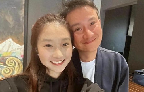 41岁文章当老板！开业发红包，门口放黑板，亲笔留言让人刮目相看