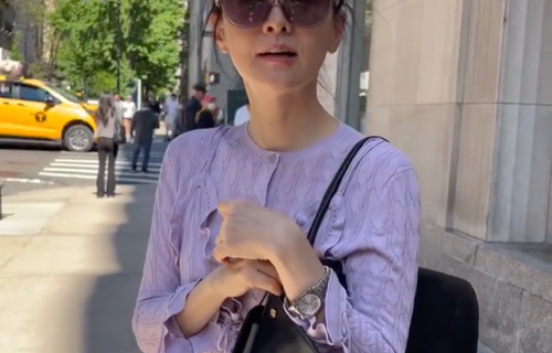 韩流女神李英爱纽约街头追问“张凌赫很有名吗”？当晚两人就同框看秀