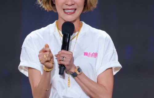 微博电影之夜，妖艳四射的高叶和章若楠，都败给了李思潼的“工作服”