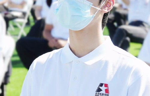 何洛洛北电开学被六公主采访 都是内娱未来的希望_娱乐频道