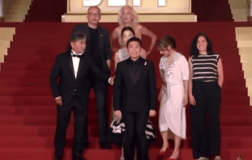 上影节开幕红毯：高圆圆骨相太绝，高叶妩媚，我却被沈腾逗笑了