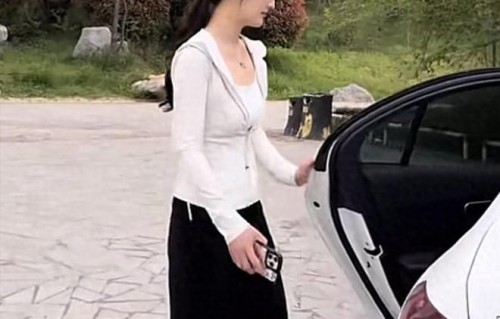 与朱之文儿子离婚，陈亚楠开店当老板，坐豪车嫁好老公|儿媳|大衣哥|陈亚男|婚礼|朱小伟