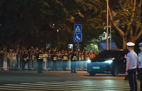周杰伦南宁演唱会圆满收官 歌声落幕温情不散歌迷夹道欢送