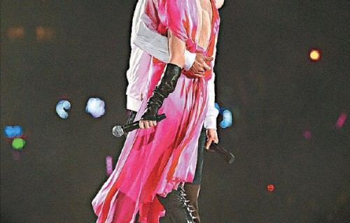 郑秀文演唱会回应‘安仔呢’的具体经过和细节是怎样的？