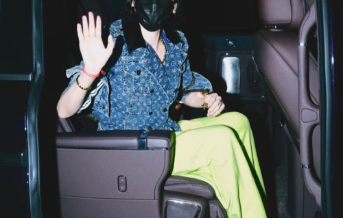 张柏芝17年前旧衣再上身，身材冻龄如初，网友：衣服保值，人更保值