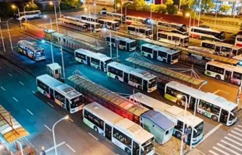 令人感动！父女情深，你养我小，我养你老！