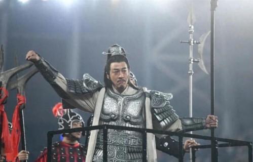 何润东回应苏超不骑马：年过半百懂敬畏，清醒务实获点赞