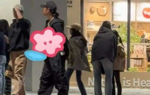 42岁沈佳妮近况曝光！嫁给朱亚文很幸福，如今2个女儿成为她的骄傲