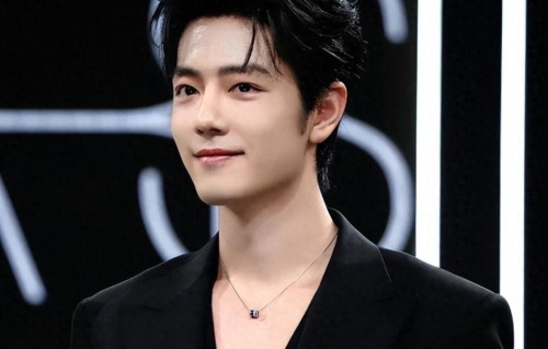 座位风波仅过去俩月，央视点名肖战释放3大信号，娱乐圈风向要变