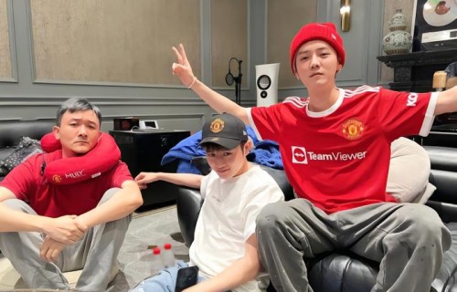 一起来看球，鹿晗换上曼联球衣发文:看比赛!|曼联|鹿晗|懂球帝