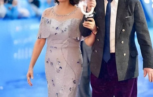 周里京参加北京国际电影节！他老态毕现，有两大人生短板