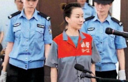 被丈夫满文军送进监狱，囚禁256天的李俐，为何出狱后七年才离婚