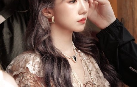 孟美岐解约后的首场活动，粉丝和公众的主要反应是什么？|亮眼|巡演|舞台|造型|合约