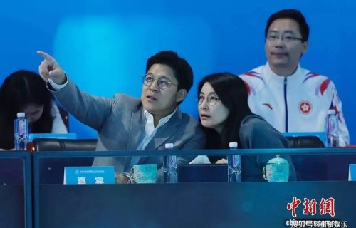 郭晶晶霍启刚全运会甜蜜观赛,体育世家上演“追星式”互动