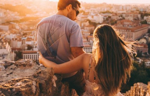 父母离婚、争吵不休、两地分居等，都会是孩子一生的痛