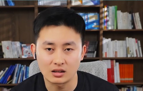 张雪峰临终般的嘱托终成现实，峰学蔚来的员工接力开直播