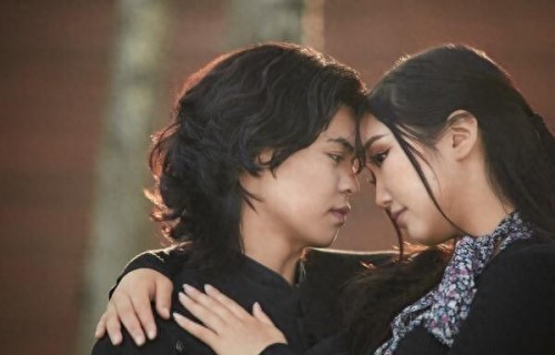 一个男人真正把你当老婆时，才会给你这样东西：2个字