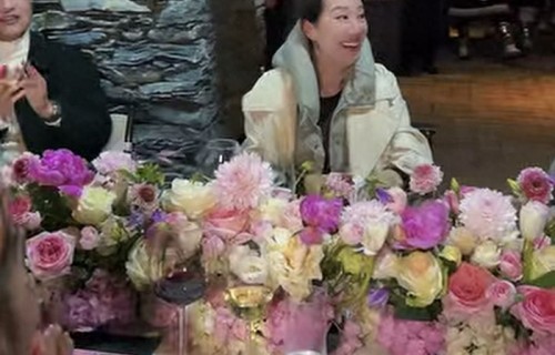 汪诗诗在九寨沟旅游，获吕良伟夫妇庆生，与儿子吹蜡烛笑不拢嘴|甄子丹|小娟|生日|杨小娟