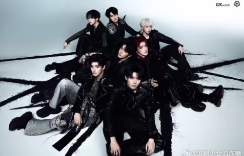 时代少年团发布BreakTheFetter概念海报，冲破黑暗迎高光|神性|时刻