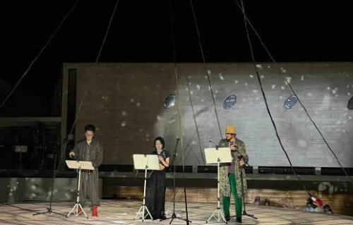 首演观众对周冬雨话剧《文城》表现不佳要求退票是否合理？