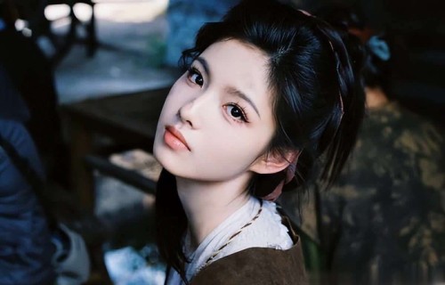 雀骨剧情角色:侯明昊红袍战损封神,与小11岁艾米先婚后爱