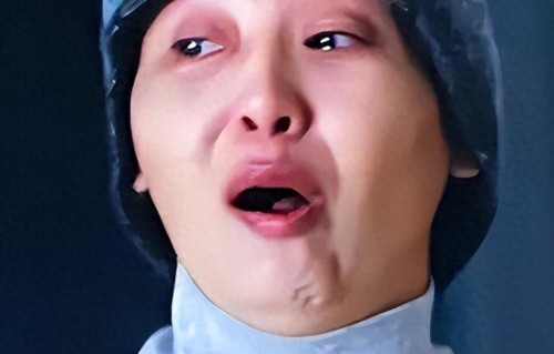 徐帆回应离婚传闻仅7月，冯小刚与养女徐朵脸贴脸，引发争议