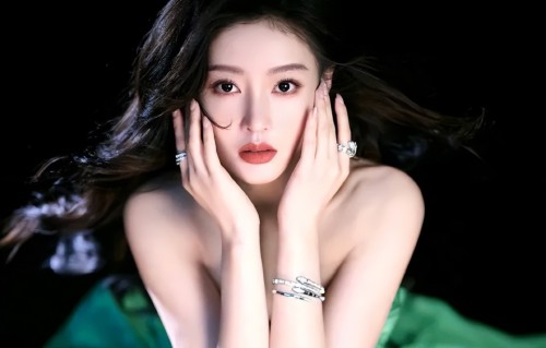 张天爱评论区沦陷！被曝卷入小三风波，华宵一晒出跟丈夫合照反击