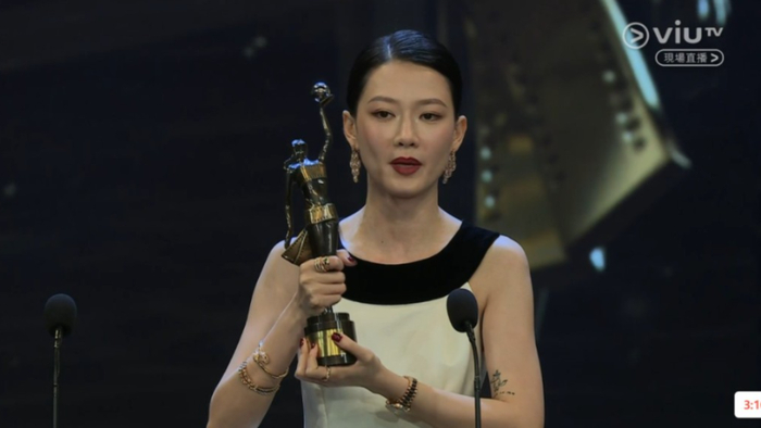▲廖子妤凭《像我这样的爱情》夺金像影后。